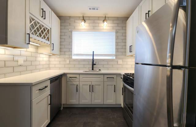 7512 Cromwell