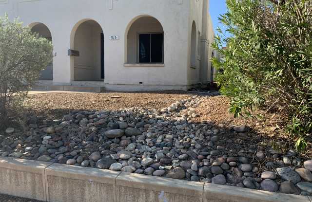 Photo of 915 E 7th St