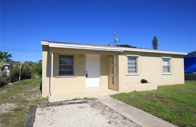 1002 S 14th Ave S - 1002 14th Avenue South, Lake Worth, FL 33460