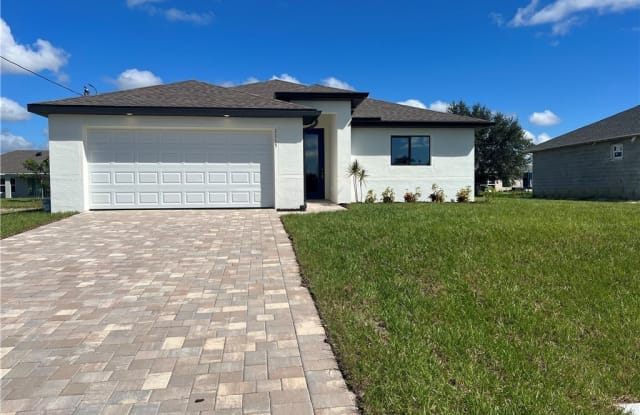 2401 Atlantic Circle - 2401 Atlantic Circle, Lehigh Acres, FL 33936