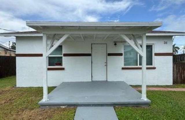 28 W Seminole Avenue