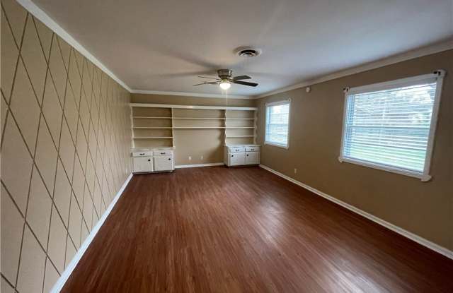 905 Carmel Parkway