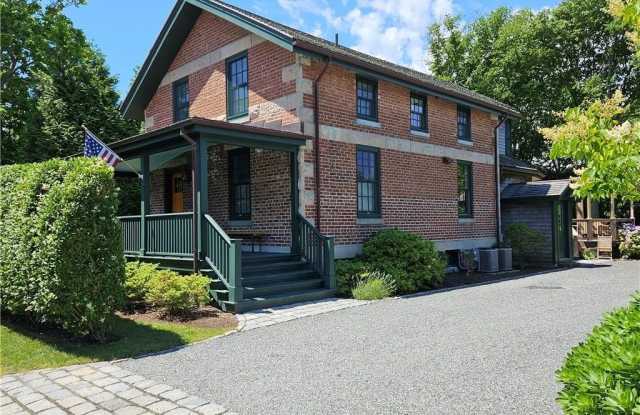 209 Coggeshall Avenue