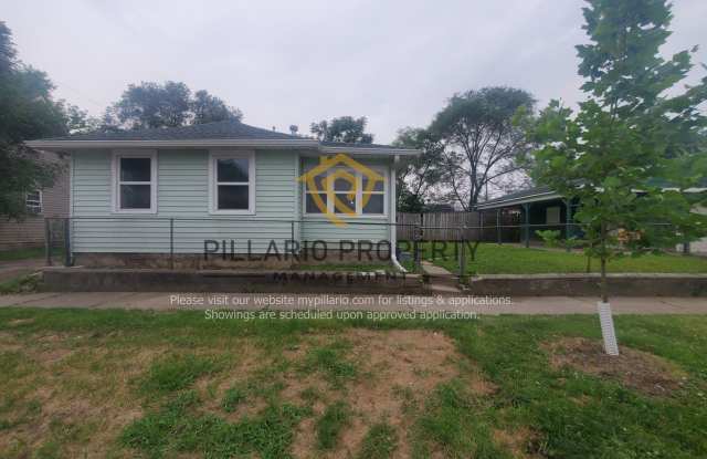 Photo of Southside 2 bedroom, 1 bath, 1 car detached garage home near Belmont, Available Now!