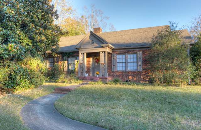 Split- Level home in Normaltown!