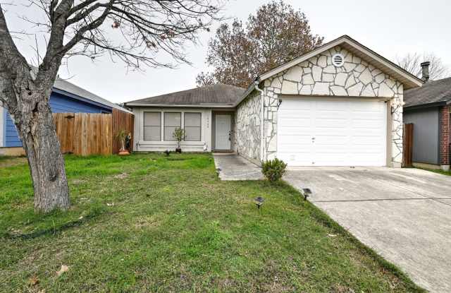 Spacious cozy home  |  Great location  |  2 bedroom  |  1 bath  |  1 car garage