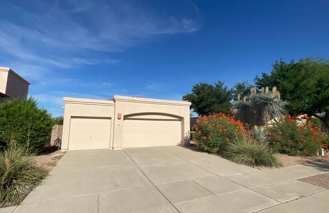 Great northeast location on cul-de-sac, 3 car garage