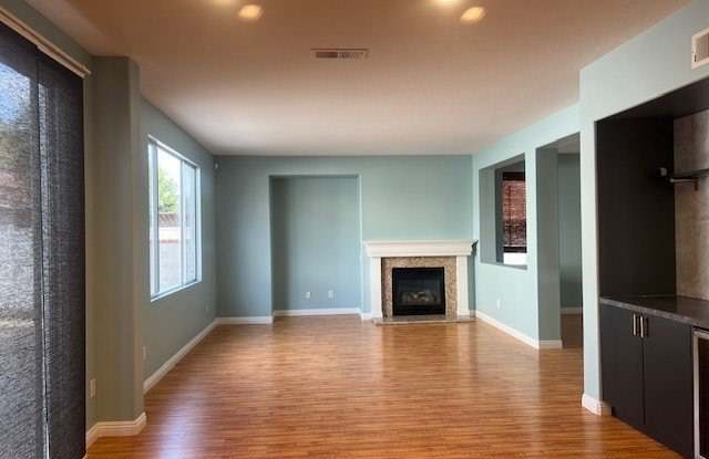 927 W Paramount Street