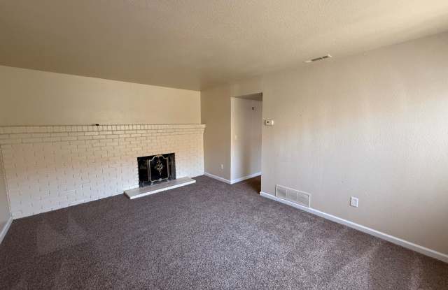 5919 Clover Manor Way - Sacramento 95824
