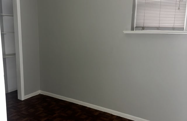 3055 N Monticello Ave