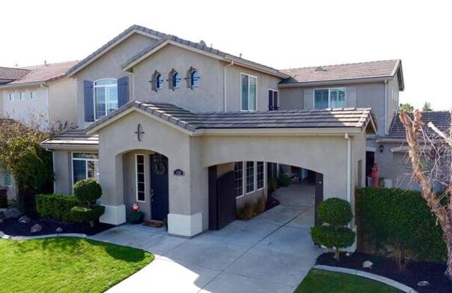 2423 Autumn Oak Place
