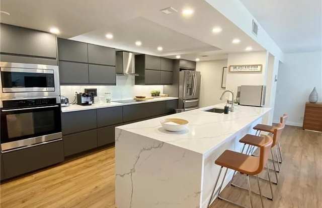 950 Egret Circle