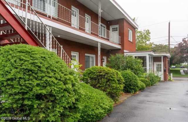 195 South Broadway unit: 7