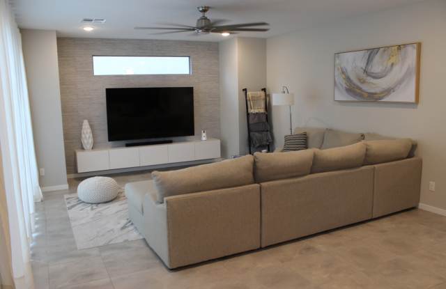 Stunning Modern Home in Tule Springs!
