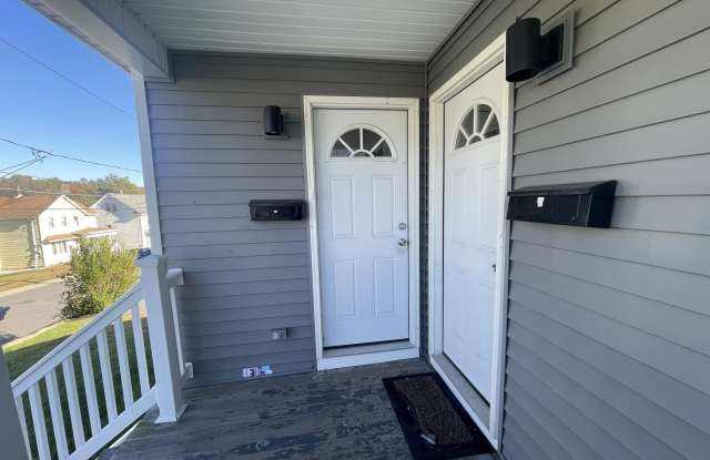 127 W Line Street unit: Downstairs