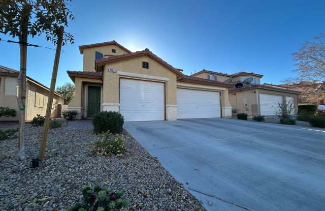 Spacious 4 bedroom in Silverado Ranch