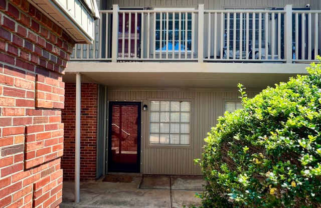 Upper Level at Salem Square!