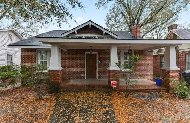 Three bedroom Two Bath home walking distance to UofSC