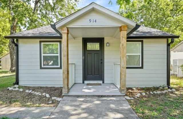 914 Locust Street