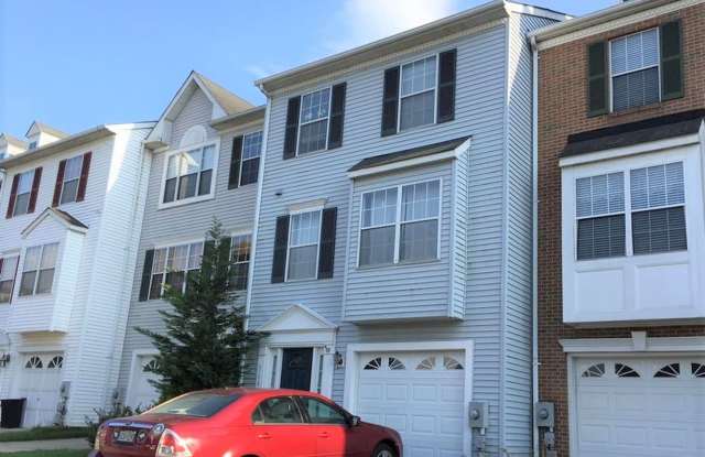 3 Level townhouse in established Frederick neighborhood available mid May! photos photos