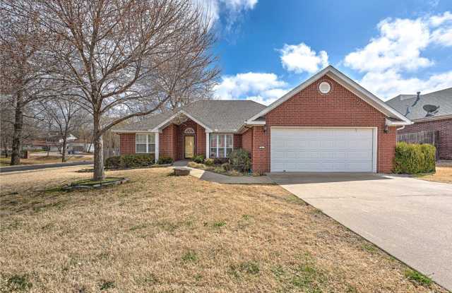 701 SW Maidstone Avenue