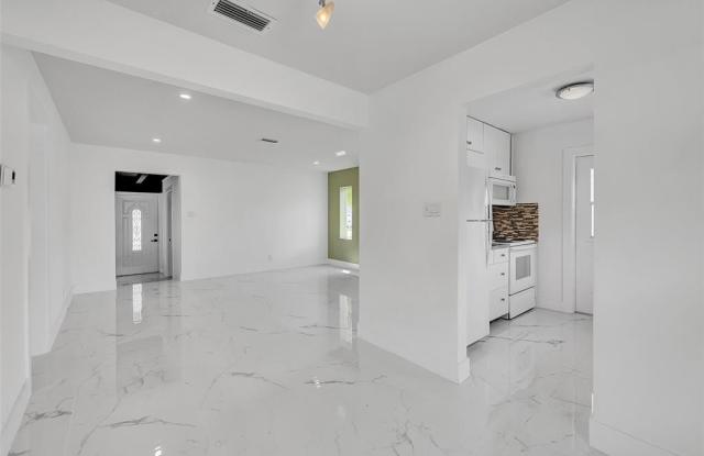 Photo of 2421 Garfield St