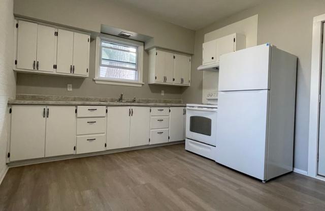 Photo of Cute 4 bedroom 1 1/2 bath house for rent