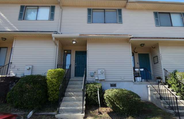 Nice Townhome - Wood Floors