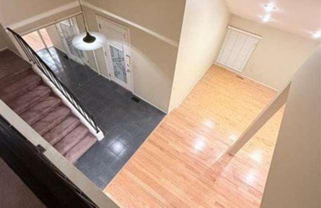 6842 Indian Creek Drive