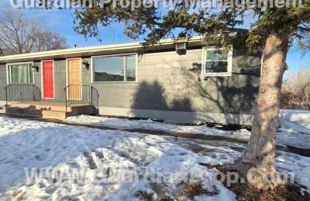 SxS duplex Available now! LVP flooring throughout, independent living areas each W/ full kitchen and laundry.