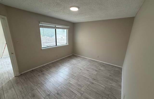 1204 Greenbriar Loop