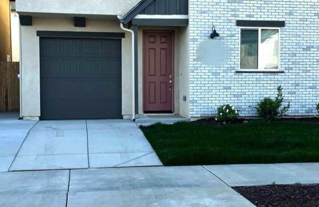 4 year old 5 bedroom 2.5 bath home