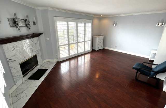 Modern Beachside Living – 2-Bed, 2.5-Bath Condo Just Steps from the Sand