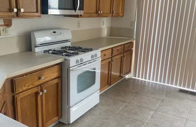 IDEAL 4 BEDROOM RENTAL OPPORTUNITY! CENTRAL TO ALL OF BRENTWOOD!