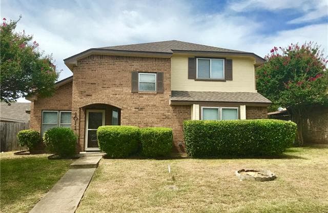 1011 Wayne Avenue - 1011 Wayne Avenue, Duncanville, TX 75137