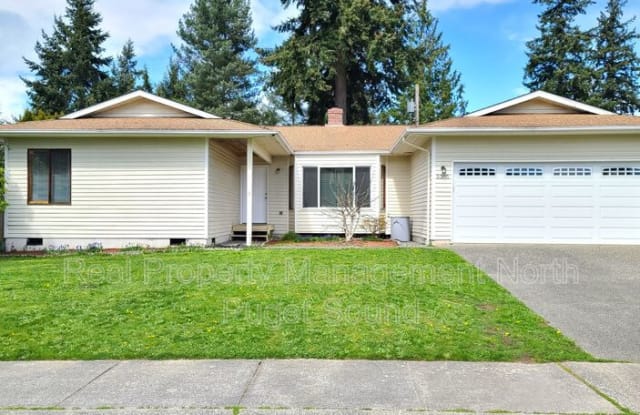 3305 206th Pl SW - 3305 206th Place Southwest, Alderwood Manor, WA 98036