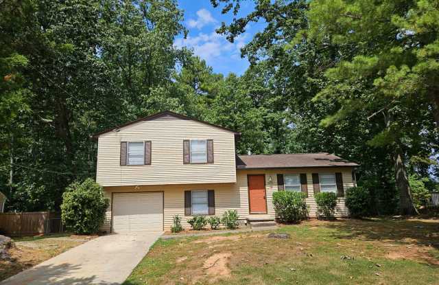 Photo of Rare 3 bed 2 bath home located in Kennesaw