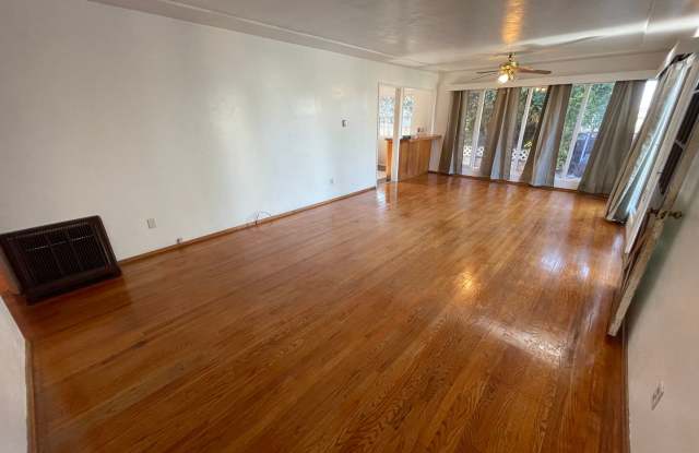 Charming 3BR/2BA Home Nestled in the Hills of Ocean Beach