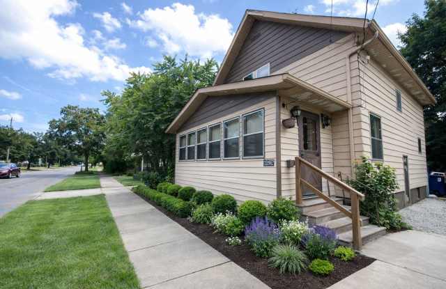 Spacious 3-Bed Single-Family Home in Quiet Kenmore Neighborhood
