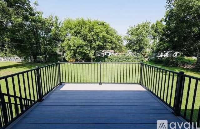 13752 Round Lake Boulevard Northwest