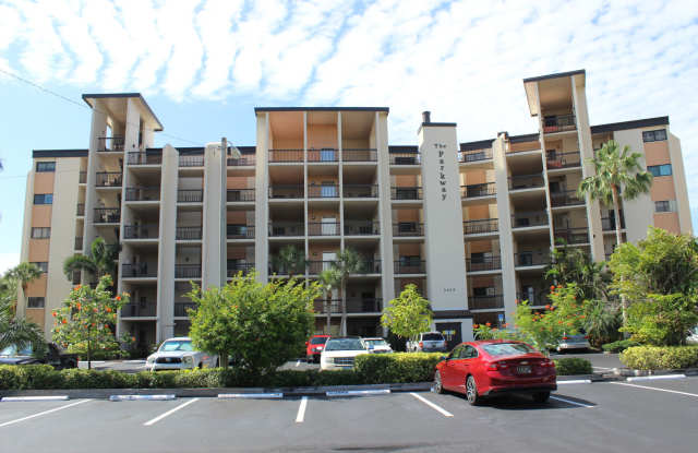 2/2 Condo with Marina and River Views-Includes cable and water