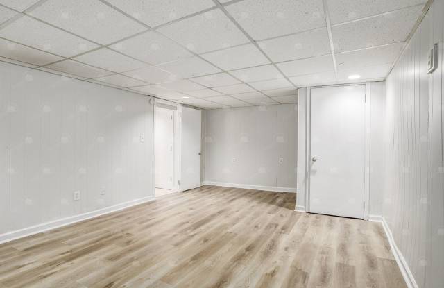 Do you need space for your family how about 3 full-sized bedrooms AND a large finished bonus room!