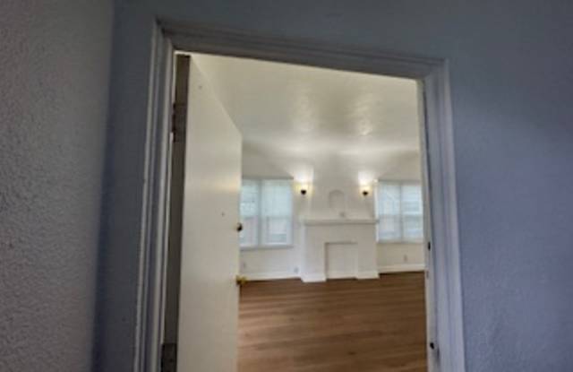 Photo of 1249 W. 23rd St.#2