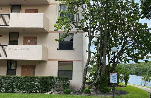 2768 S Carambola Cir S