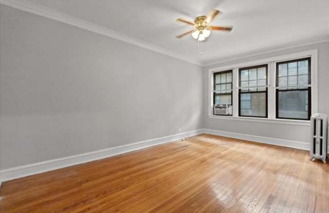 Photo of 2332 W Addison