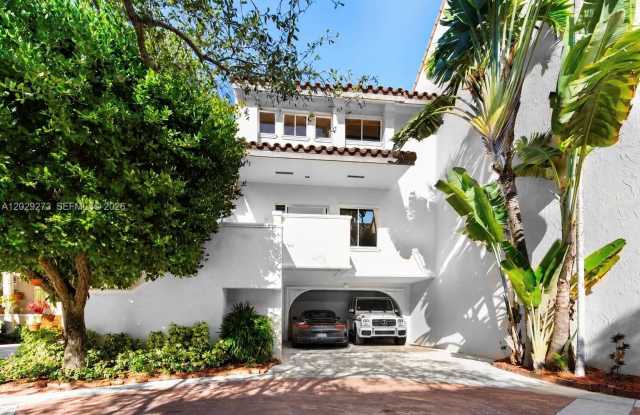 2000 S Bayshore Dr