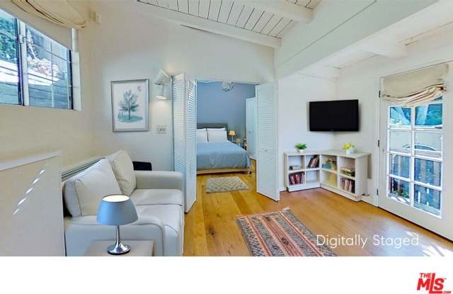 Photo of 10211 Seabury Ln Guest House