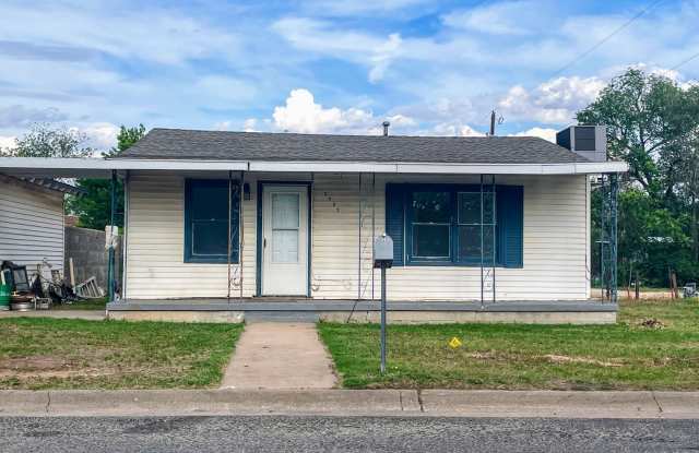 Cozy Modern Living – Bright 2‑Bedroom Home Near Snyder High