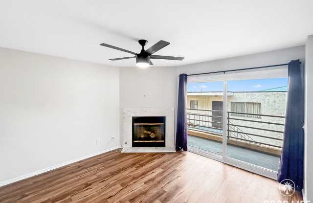 Beautiful 2BD/2.5 BA W/ In-Unit Laundry in Morena!