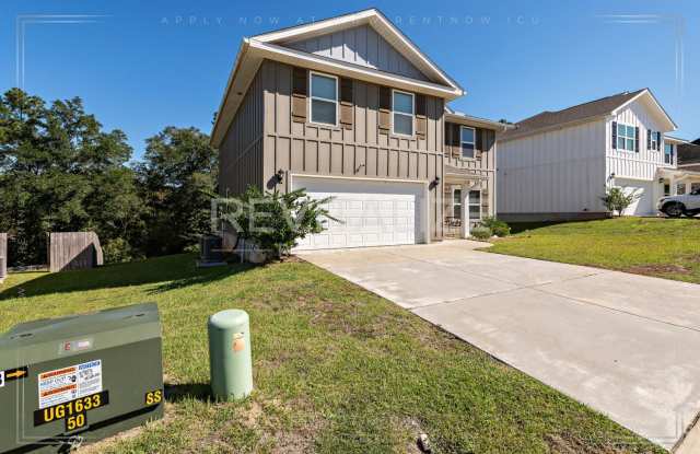 Stunning 2-Story 4 BD 2.5 BA House in Spanish Fort!